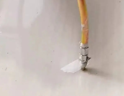武鸣瓷砖空鼓维修公司专业解答在瓷砖铺贴过程中，如果使用的砂料过粗（如全部使用了粗砂），可能会导致以下问题